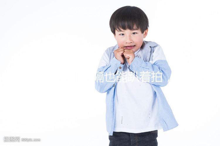 新生兒打嗝也能趴著拍，這幾種的拍嗝方式請收下！