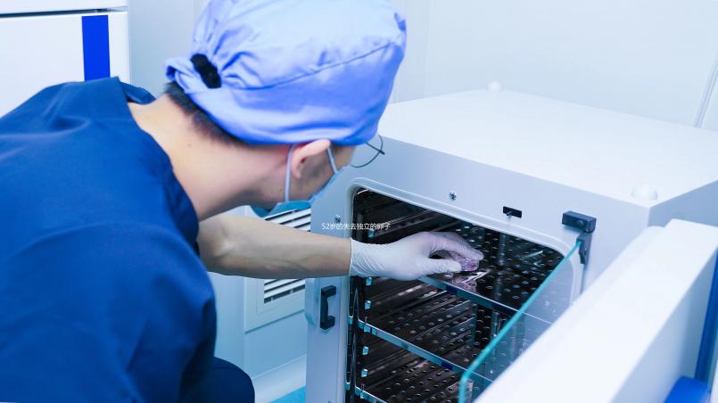 52歲的失去獨立的卵子可以分開生孩子嗎?你應該再生看醫生嗎?